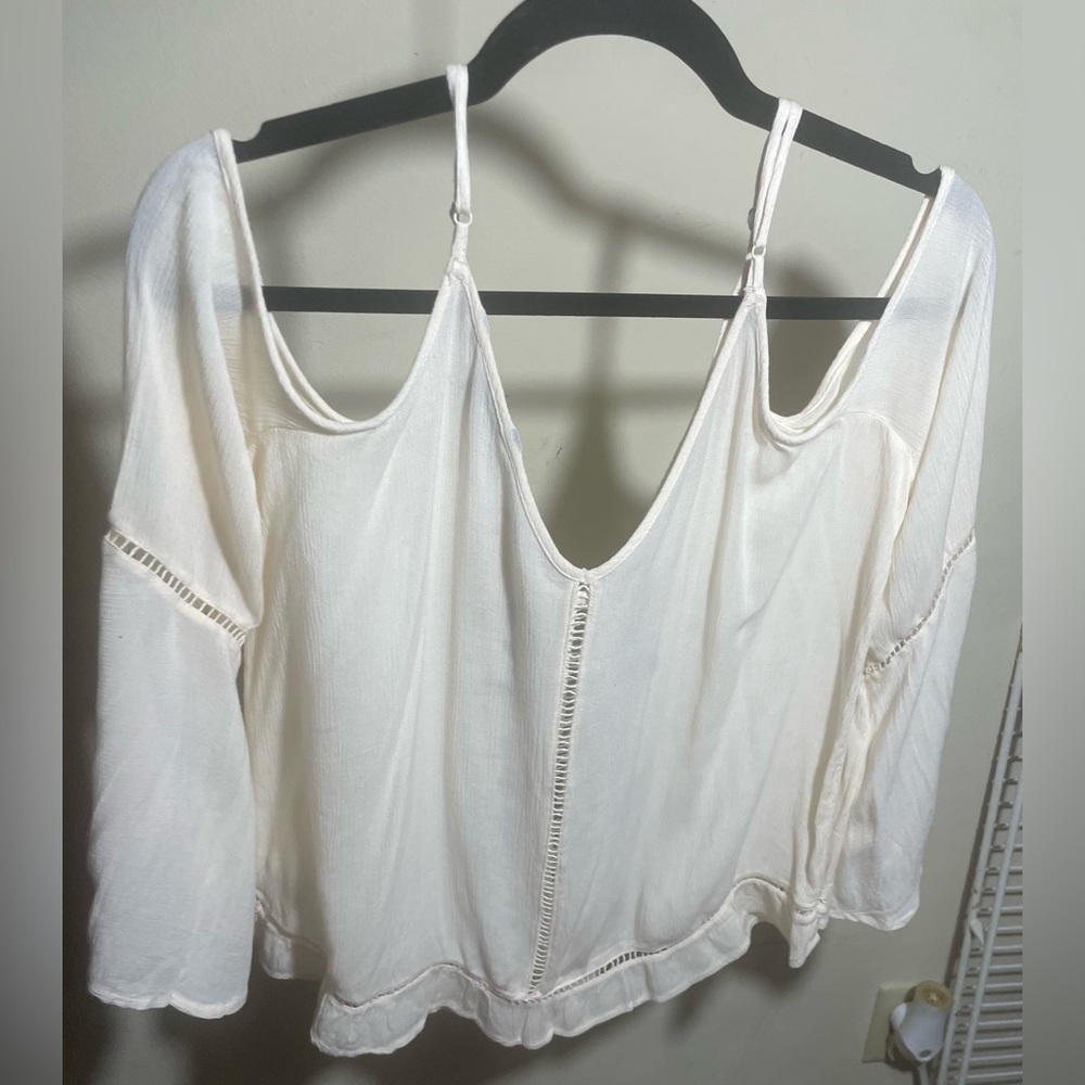 3/$30 American outfitters top - Picture 2 of 3